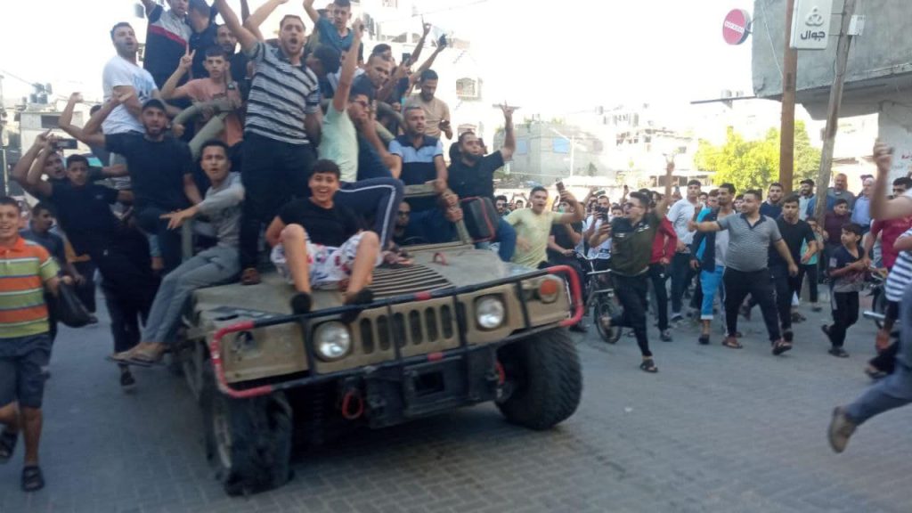 أهالي غزة يحتفلون بعملية طوفان الأقصى